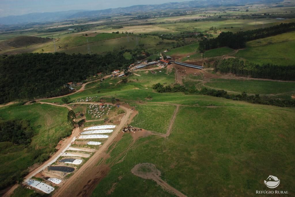 Fazenda à venda com 2 quartos, 2589400m² - Foto 7