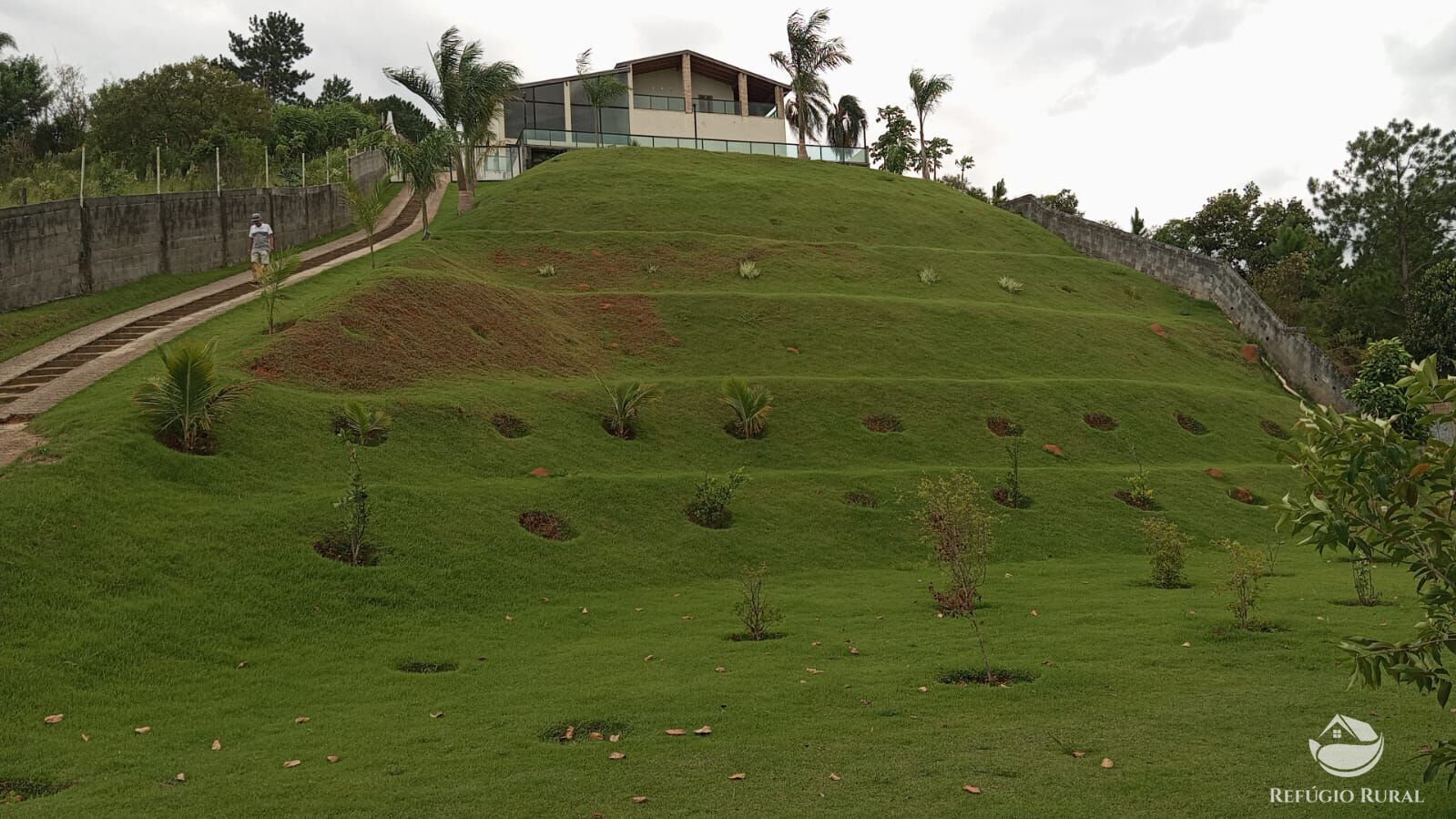 Fazenda à venda com 8 quartos, 2500m² - Foto 2