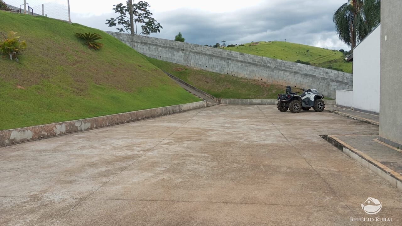 Fazenda à venda com 8 quartos, 2500m² - Foto 26