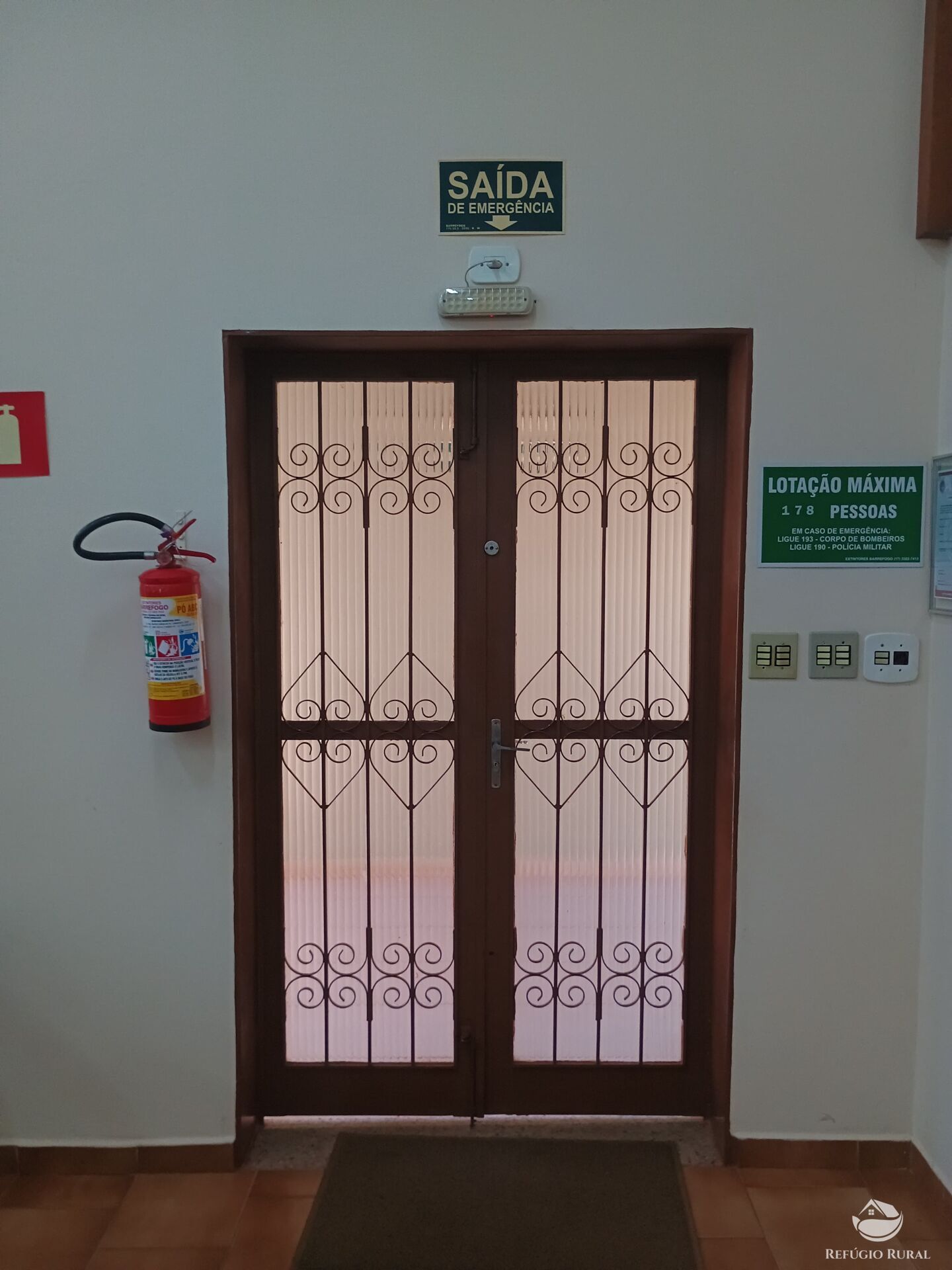 Prédio Inteiro à venda com 1 quarto, 223m² - Foto 14