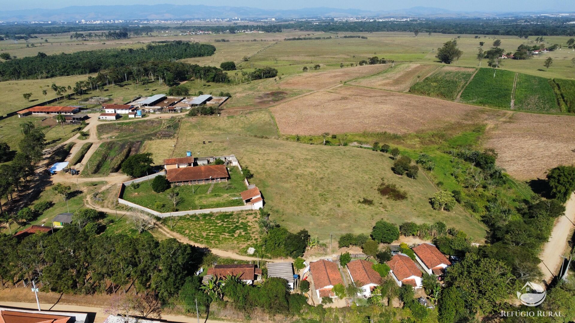 Fazenda à venda com 8 quartos, 960800m² - Foto 1