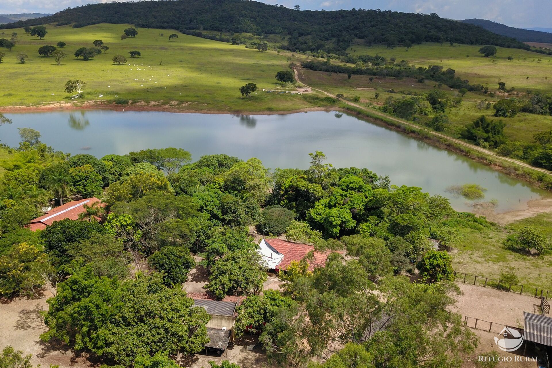 Fazenda à venda com 8 quartos, 15230000m² - Foto 1