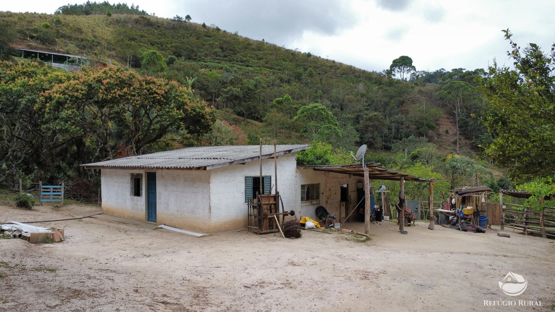 Sítio à venda com 2 quartos, 150000m² - Foto 1