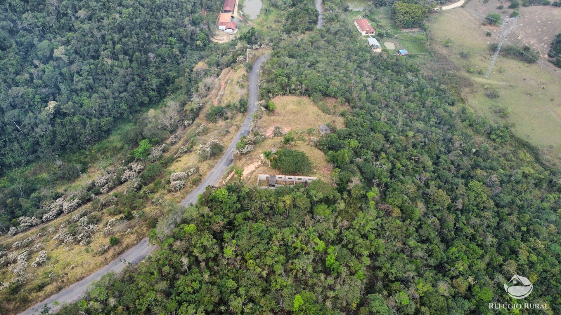 Fazenda à venda com 1 quarto, 242000m² - Foto 2