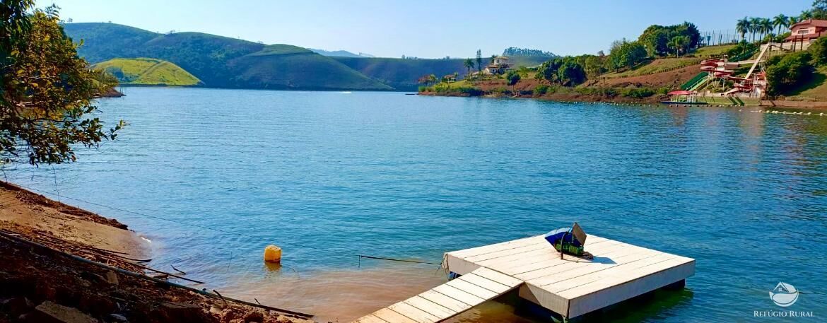 Chácara, 3 quartos, 2700 m² - Foto 1