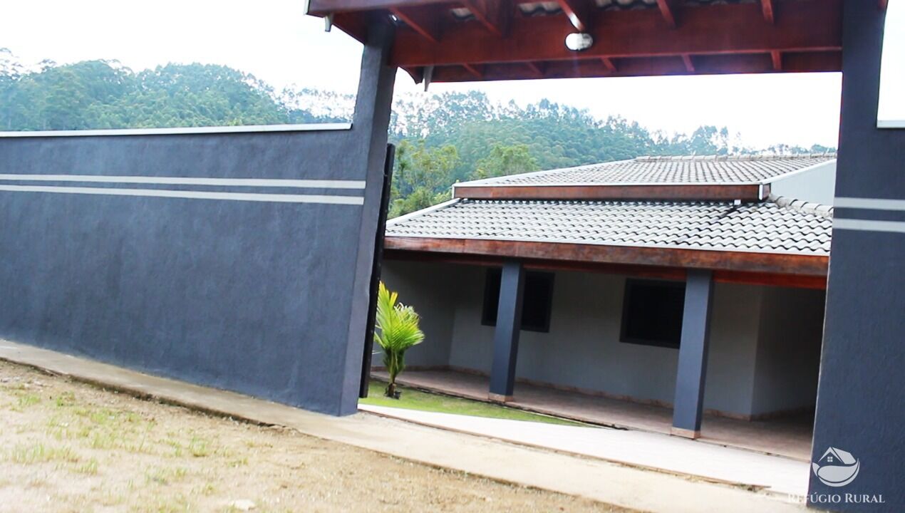 Casa à venda com 3 quartos, 600m² - Foto 1