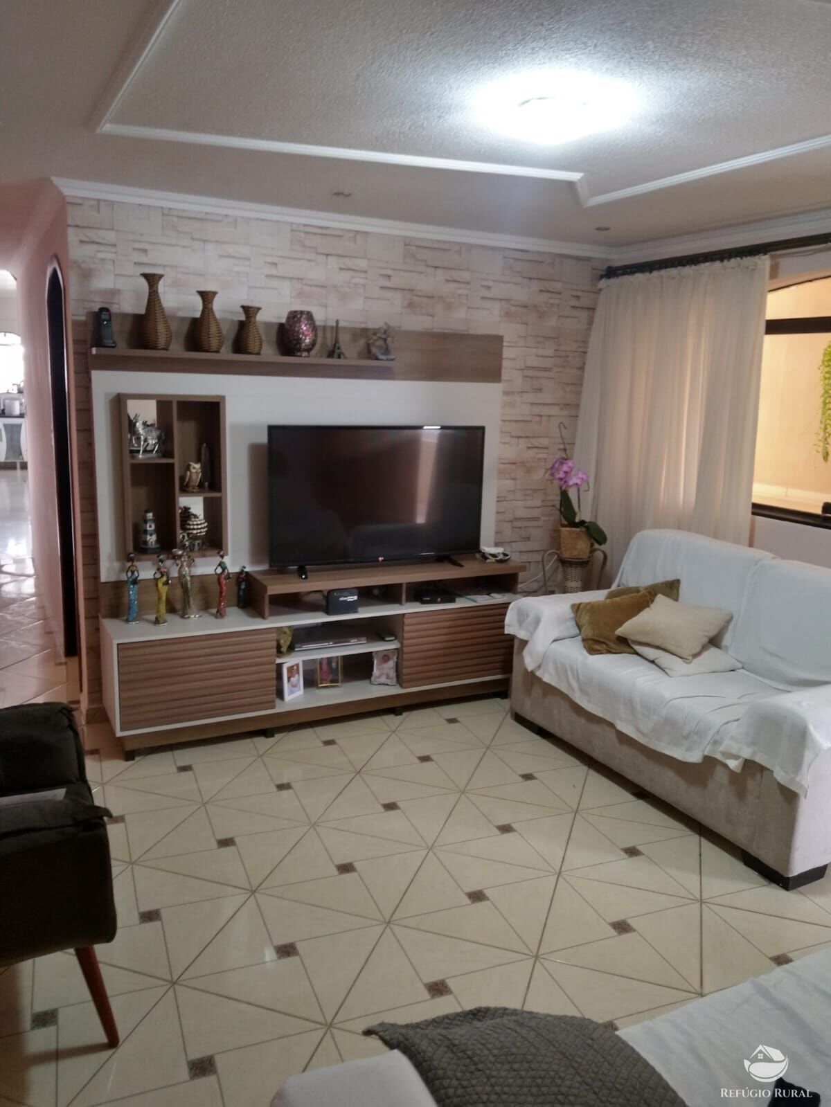 Sobrado à venda com 6 quartos, 220m² - Foto 1