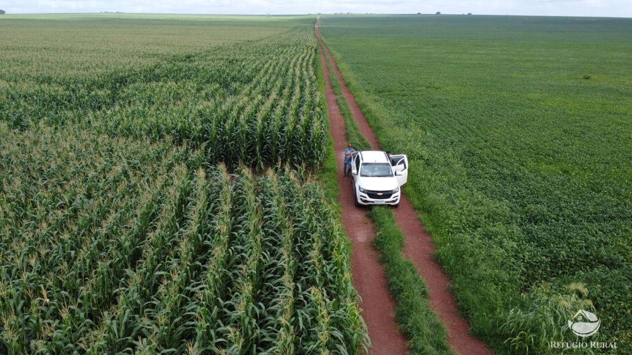 Fazenda à venda com 2 quartos, 46948000m² - Foto 1