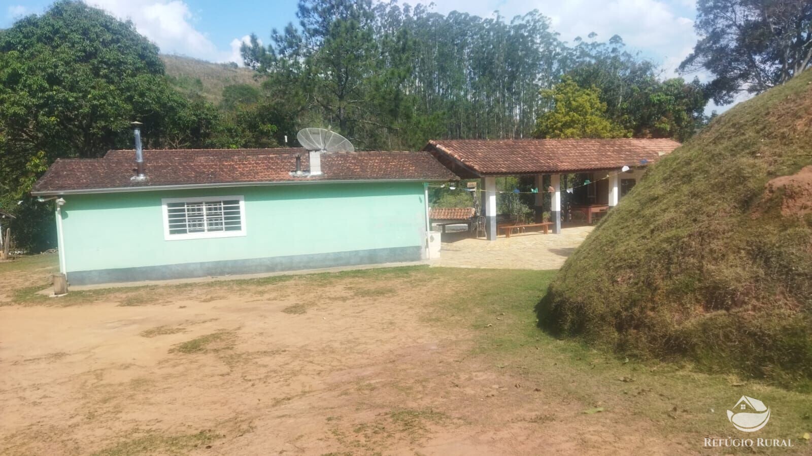 Fazenda à venda com 1 quarto, 242000m² - Foto 2