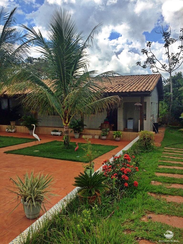 Fazenda à venda com 3 quartos, 683000m² - Foto 1