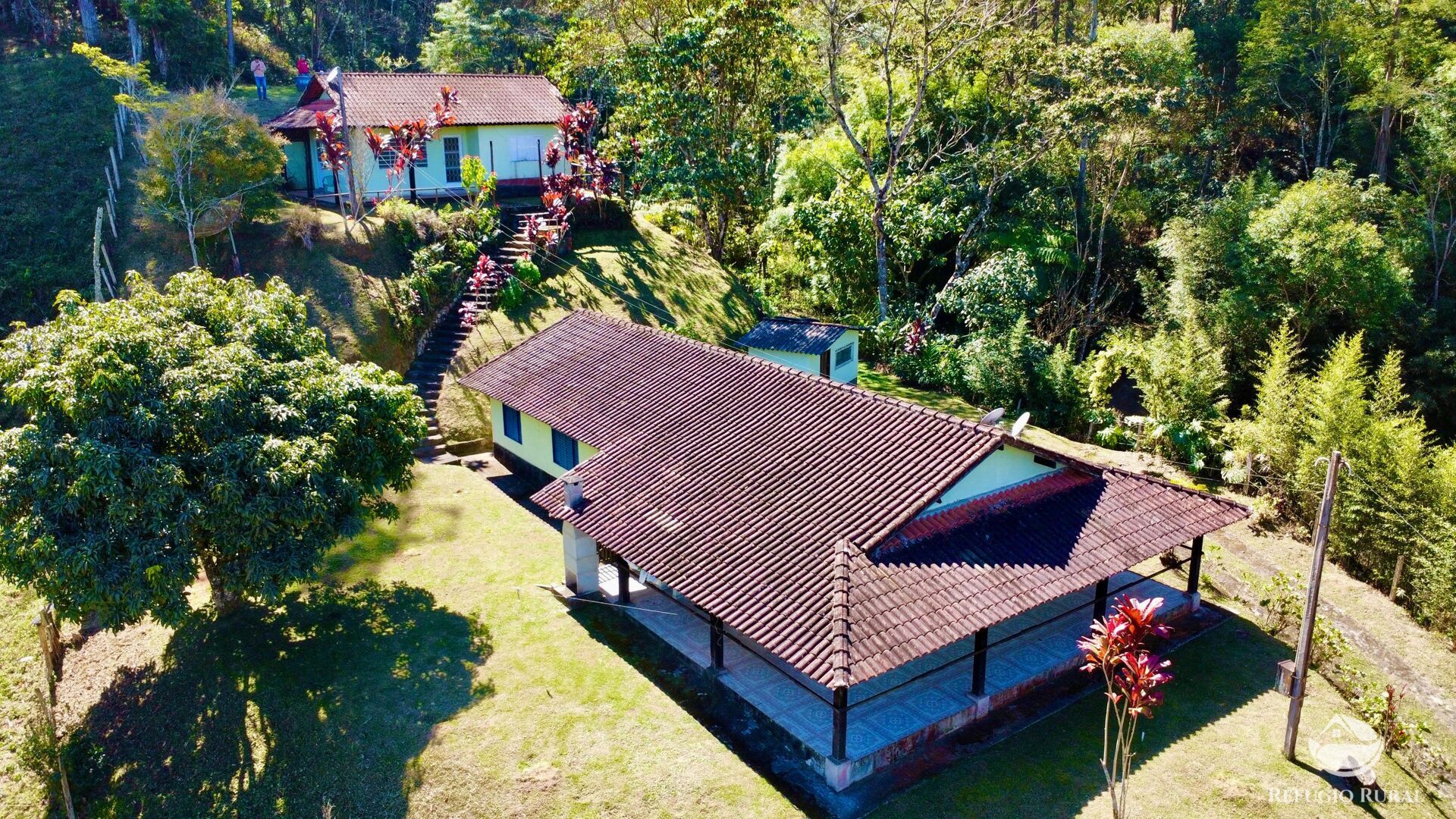 Sítio à venda com 9 quartos, 25000m² - Foto 1