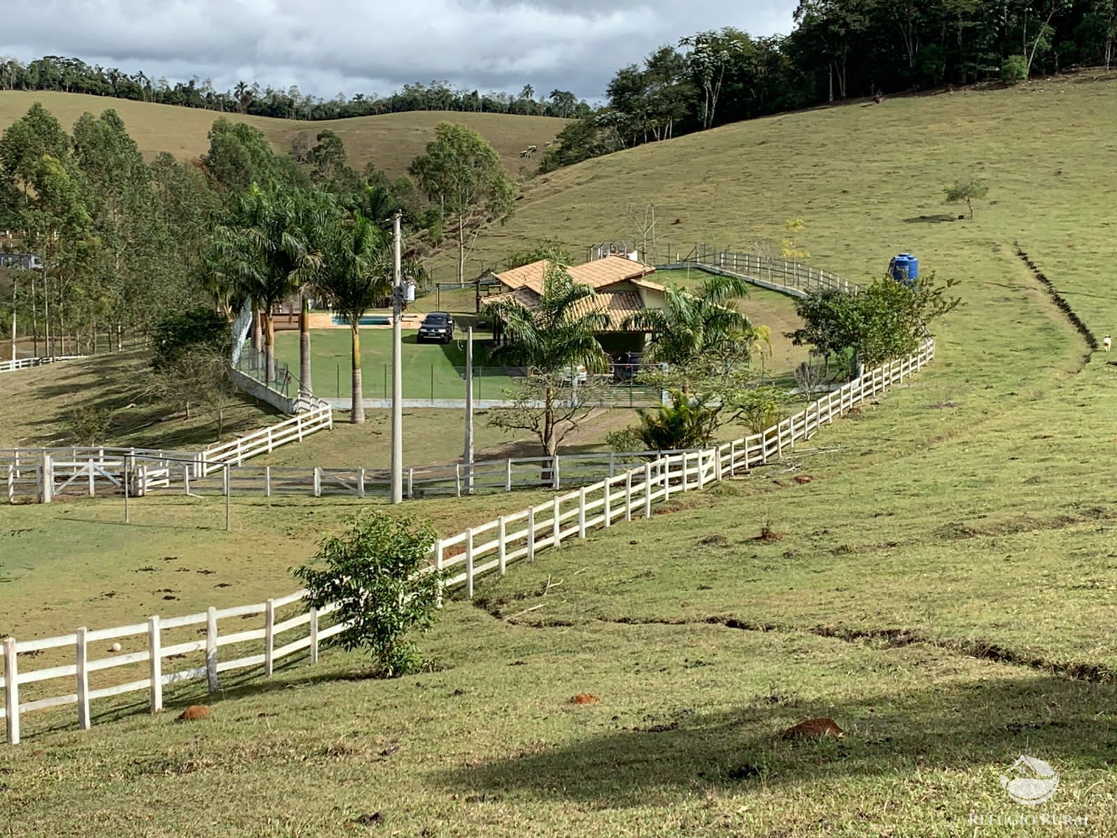 Fazenda à venda com 3 quartos, 242000m² - Foto 1