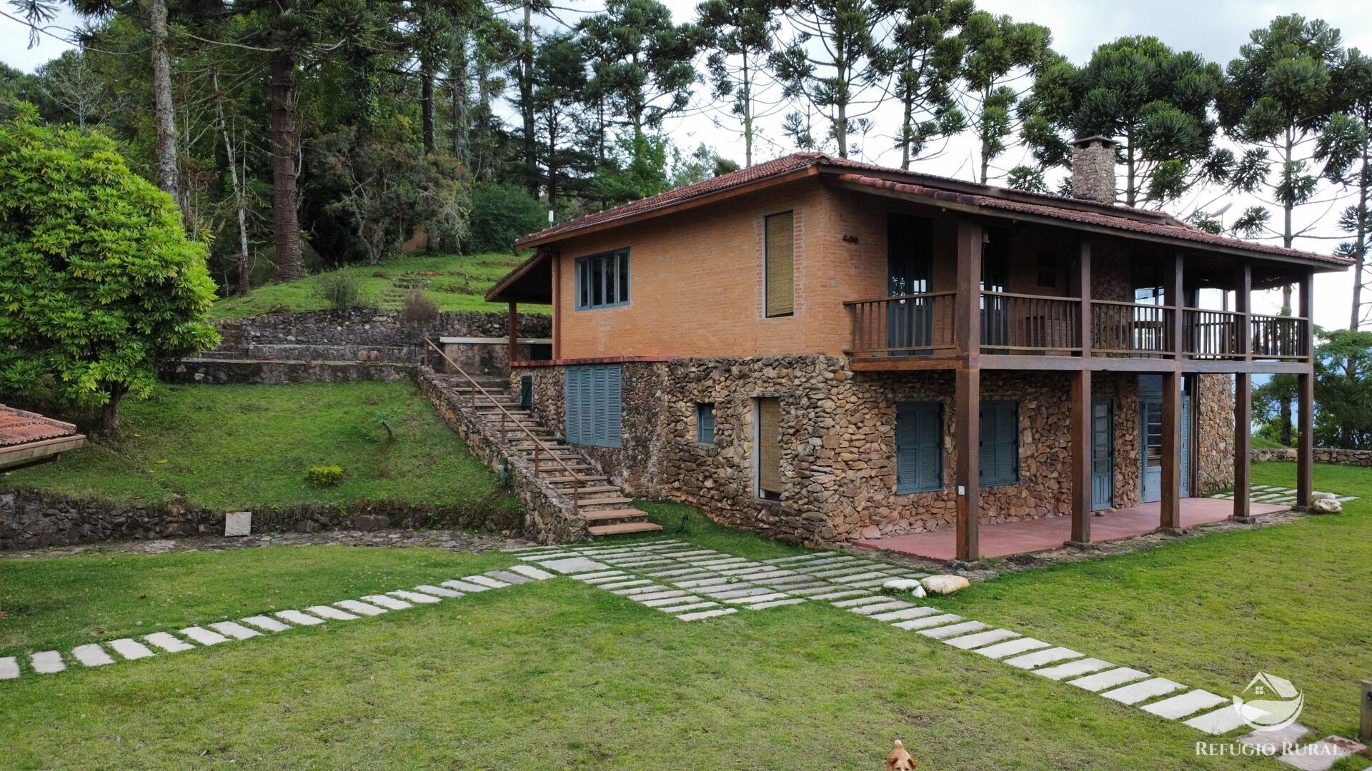 Fazenda à venda com 3 quartos, 180000m² - Foto 1