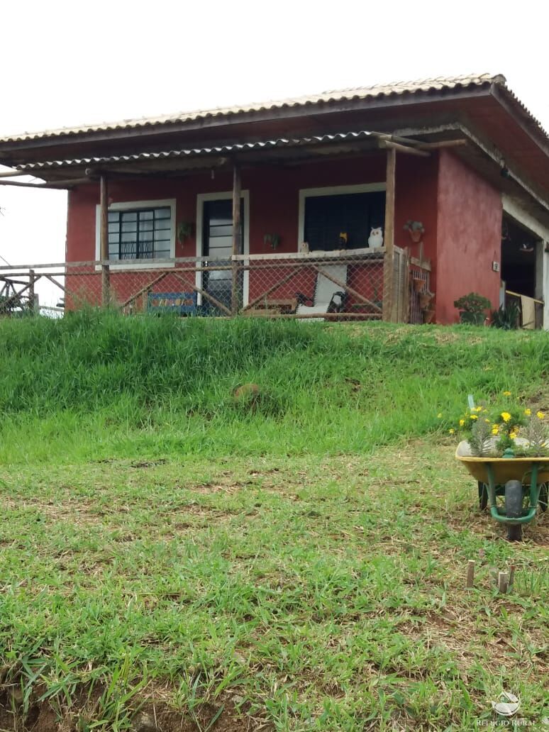 Fazenda à venda com 3 quartos, 870m² - Foto 1