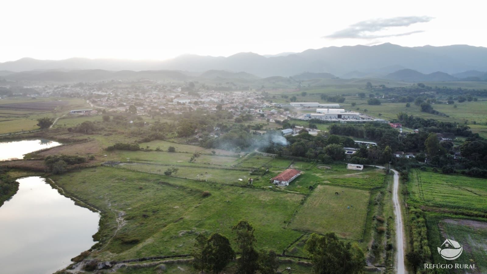 Fazenda à venda com 2 quartos, 2589400m² - Foto 3