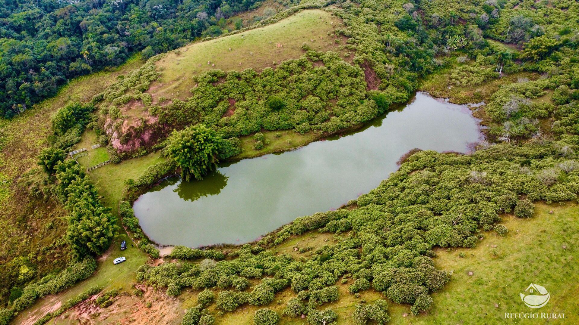 Fazenda à venda com 2 quartos, 2492600m² - Foto 2