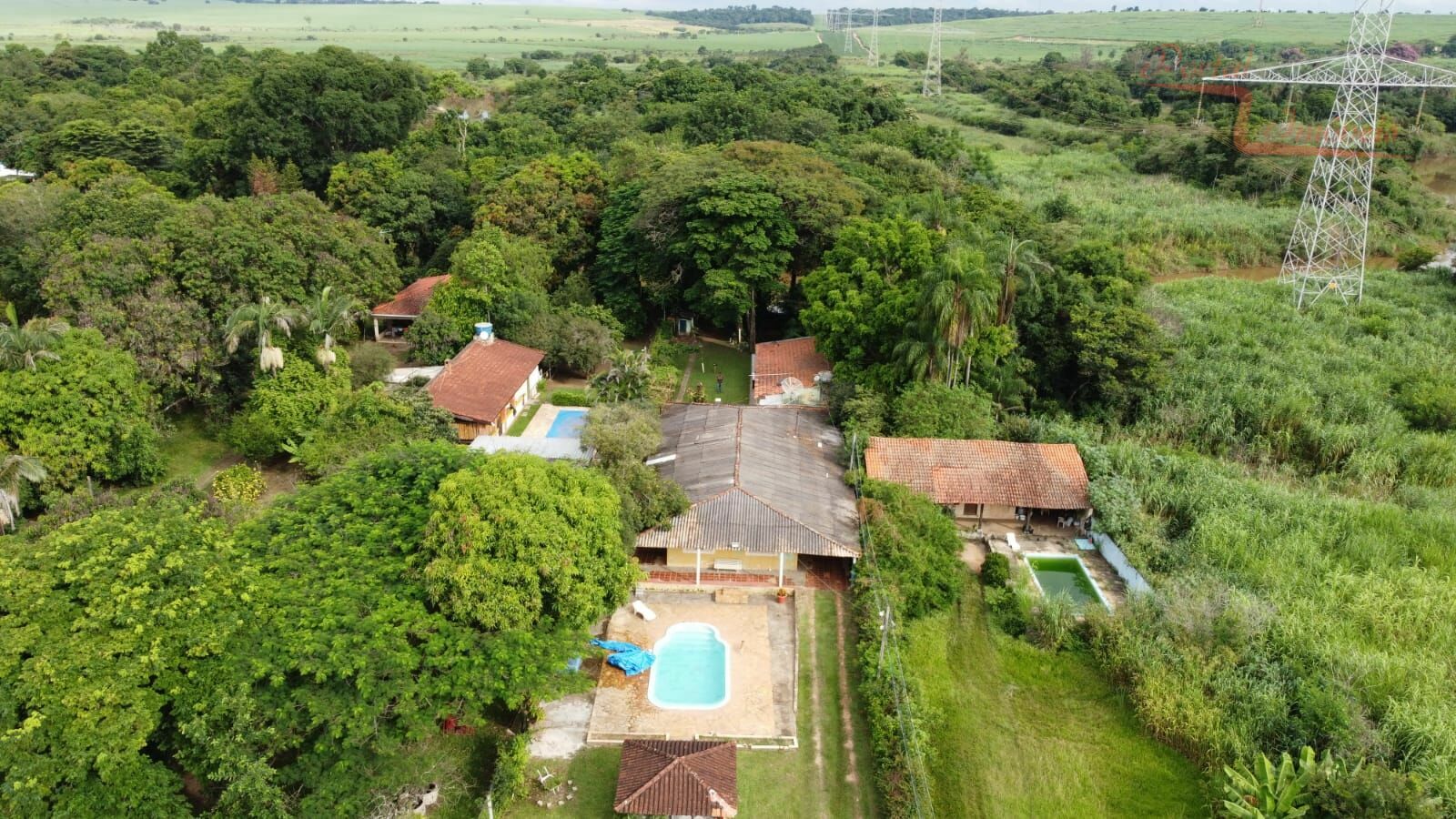 Fazenda à venda com 5 quartos, 2005m² - Foto 1