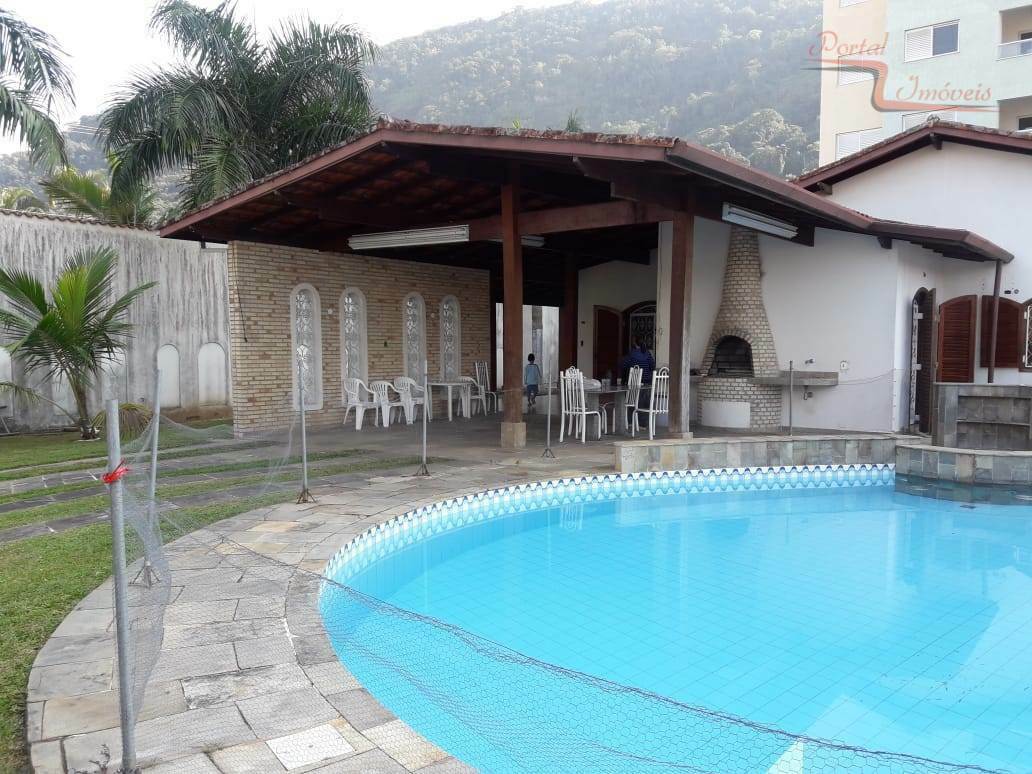 Casa à venda com 7 quartos, 900m² - Foto 1