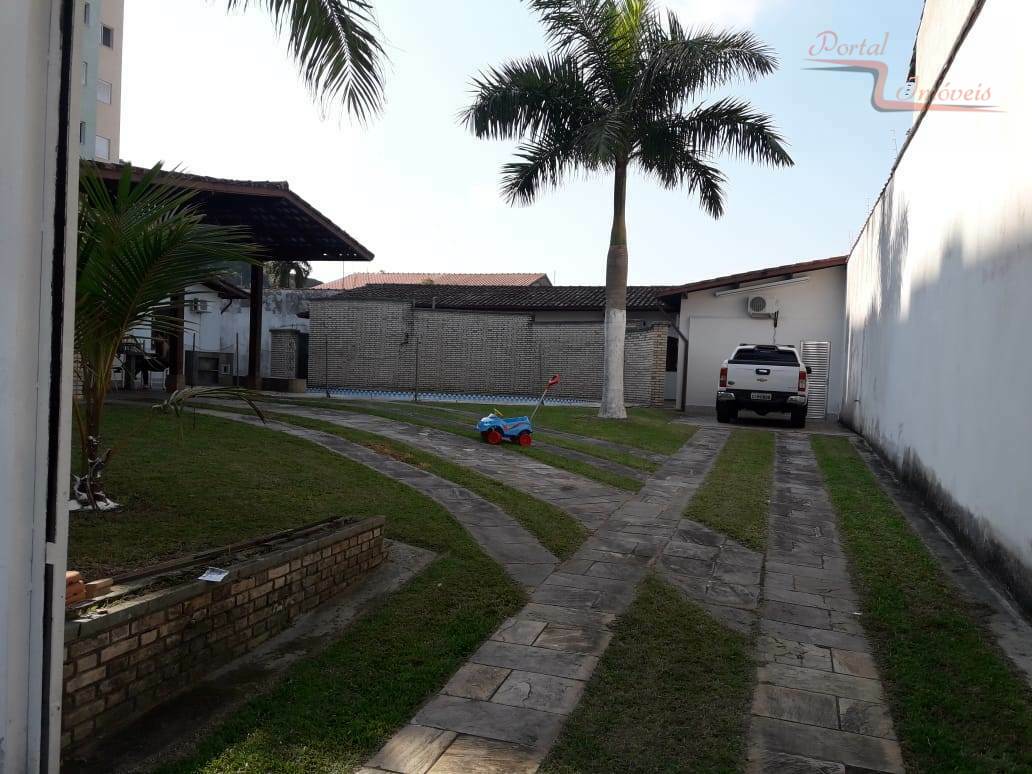 Casa à venda com 7 quartos, 900m² - Foto 13