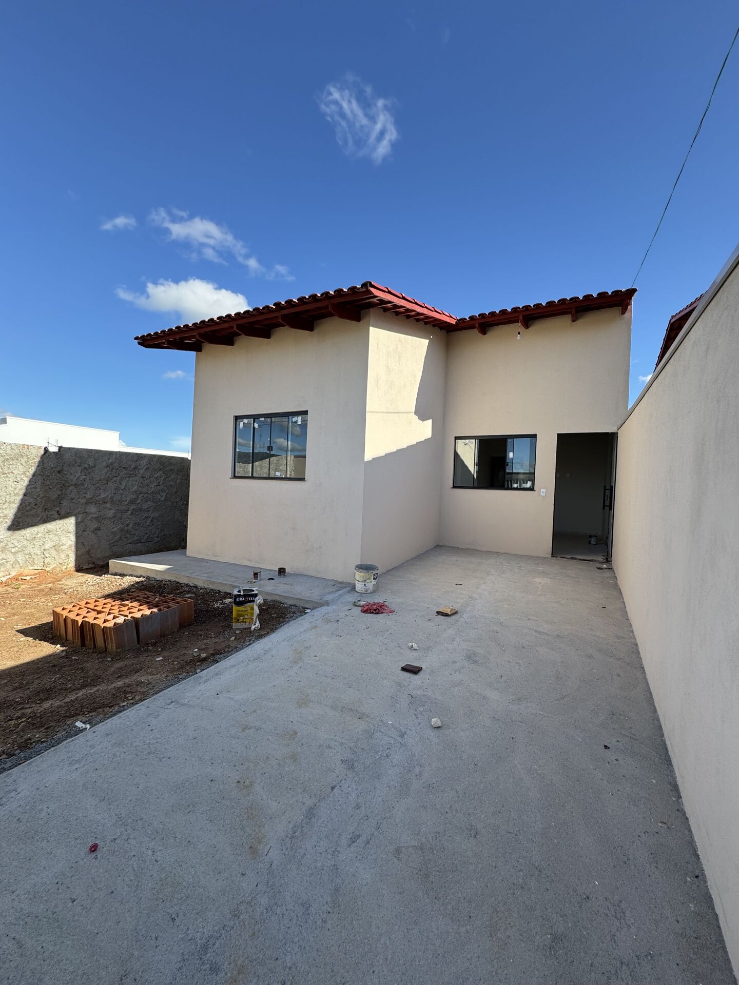 Casa à venda com 3 quartos, 80m² - Foto 1