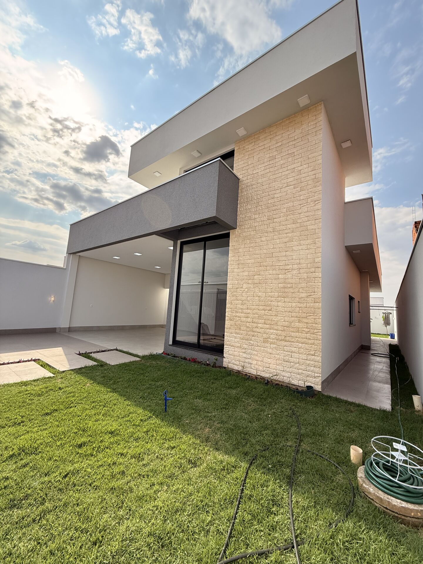 Casa à venda com 3 quartos, 220m² - Foto 1