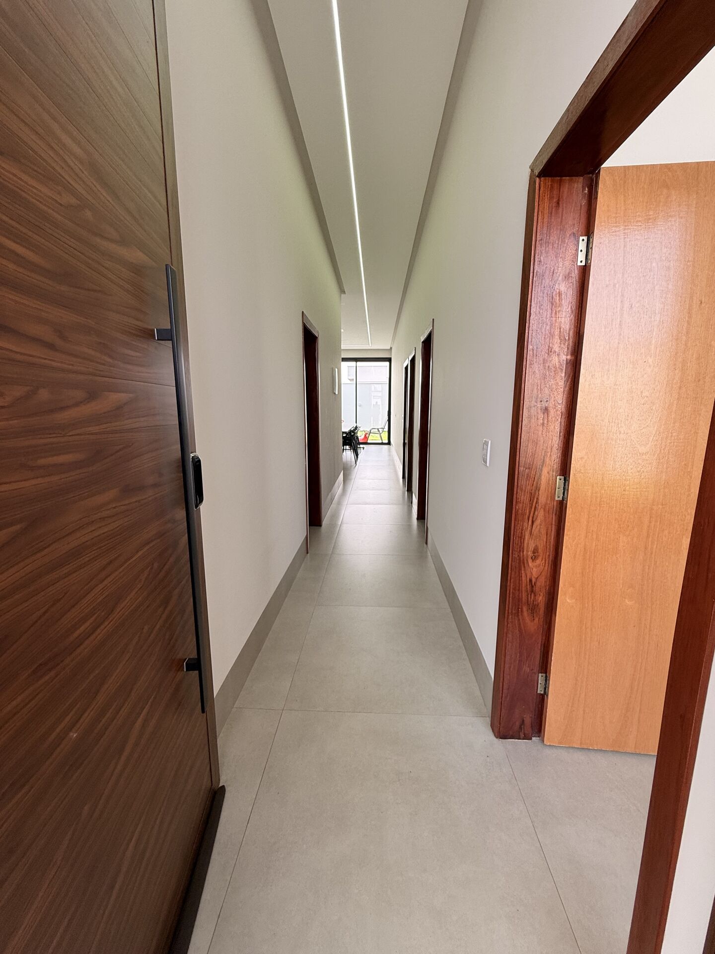 Casa à venda com 3 quartos, 220m² - Foto 3