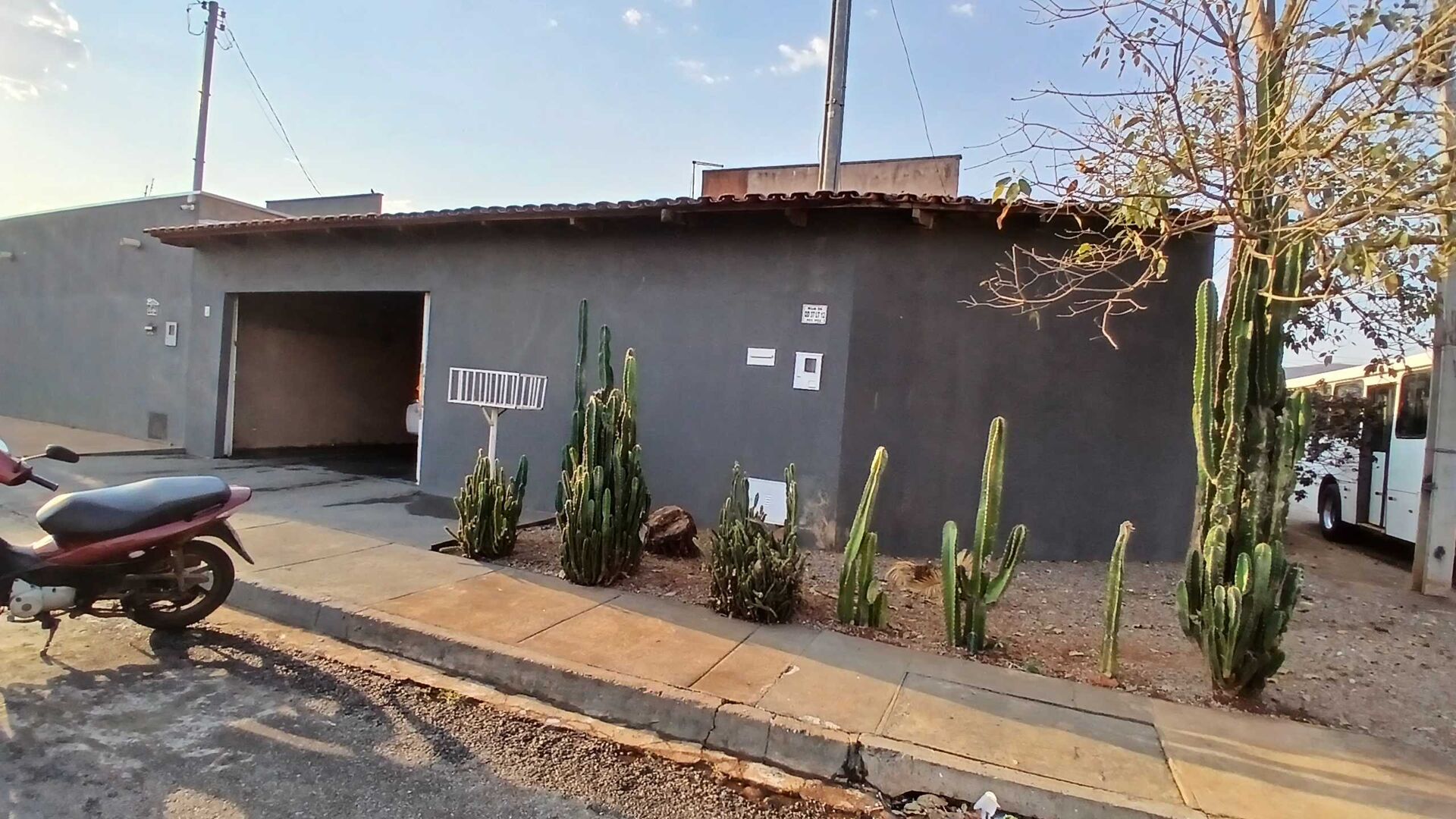 Casa à venda com 3 quartos - Foto 1