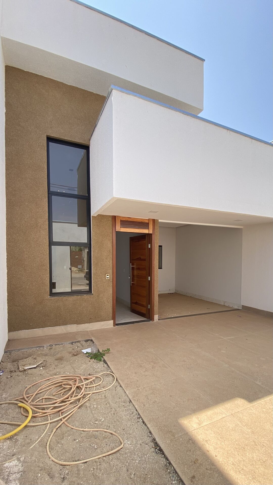 Casa à venda com 3 quartos, 97m² - Foto 1