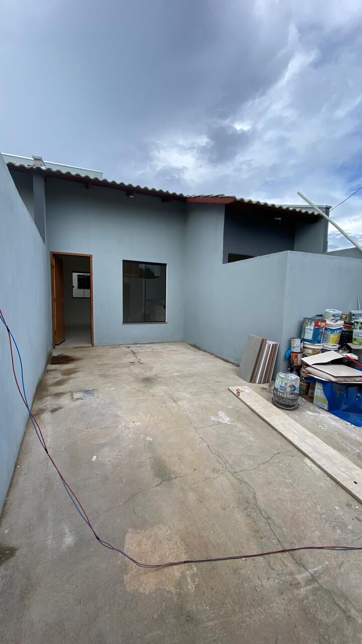 Casa à venda com 3 quartos, 66m² - Foto 1