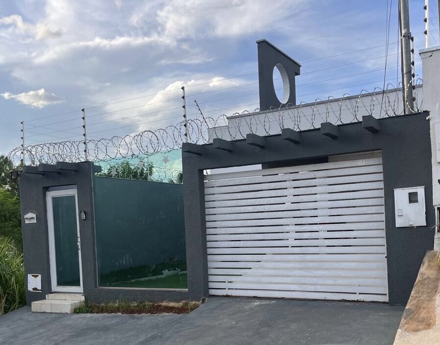 Casa à venda com 3 quartos, 128m² - Foto 1