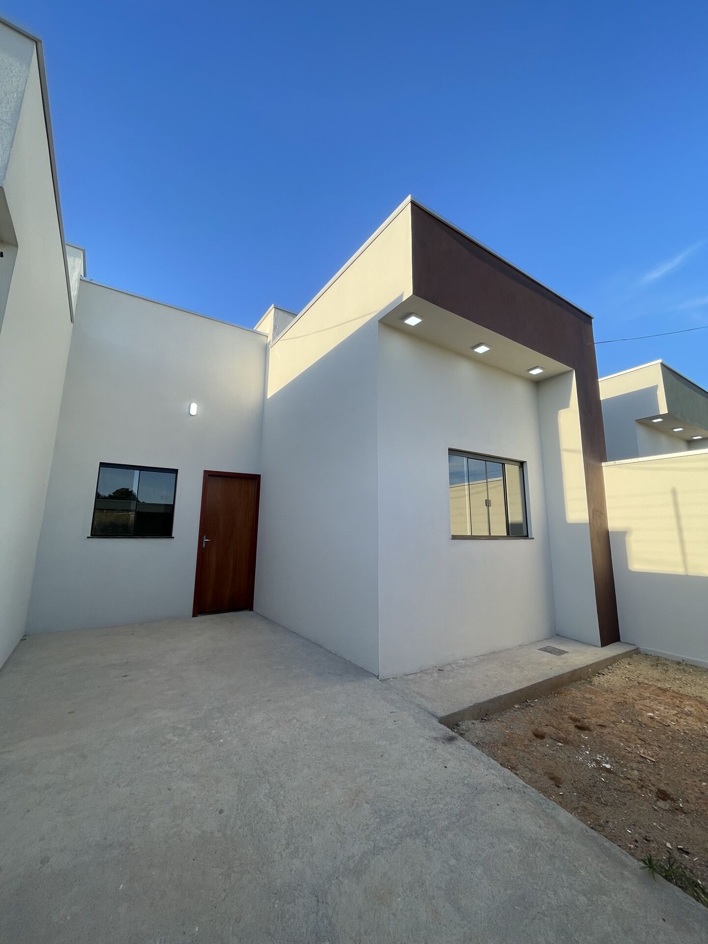 Casa à venda com 2 quartos, 60m² - Foto 1