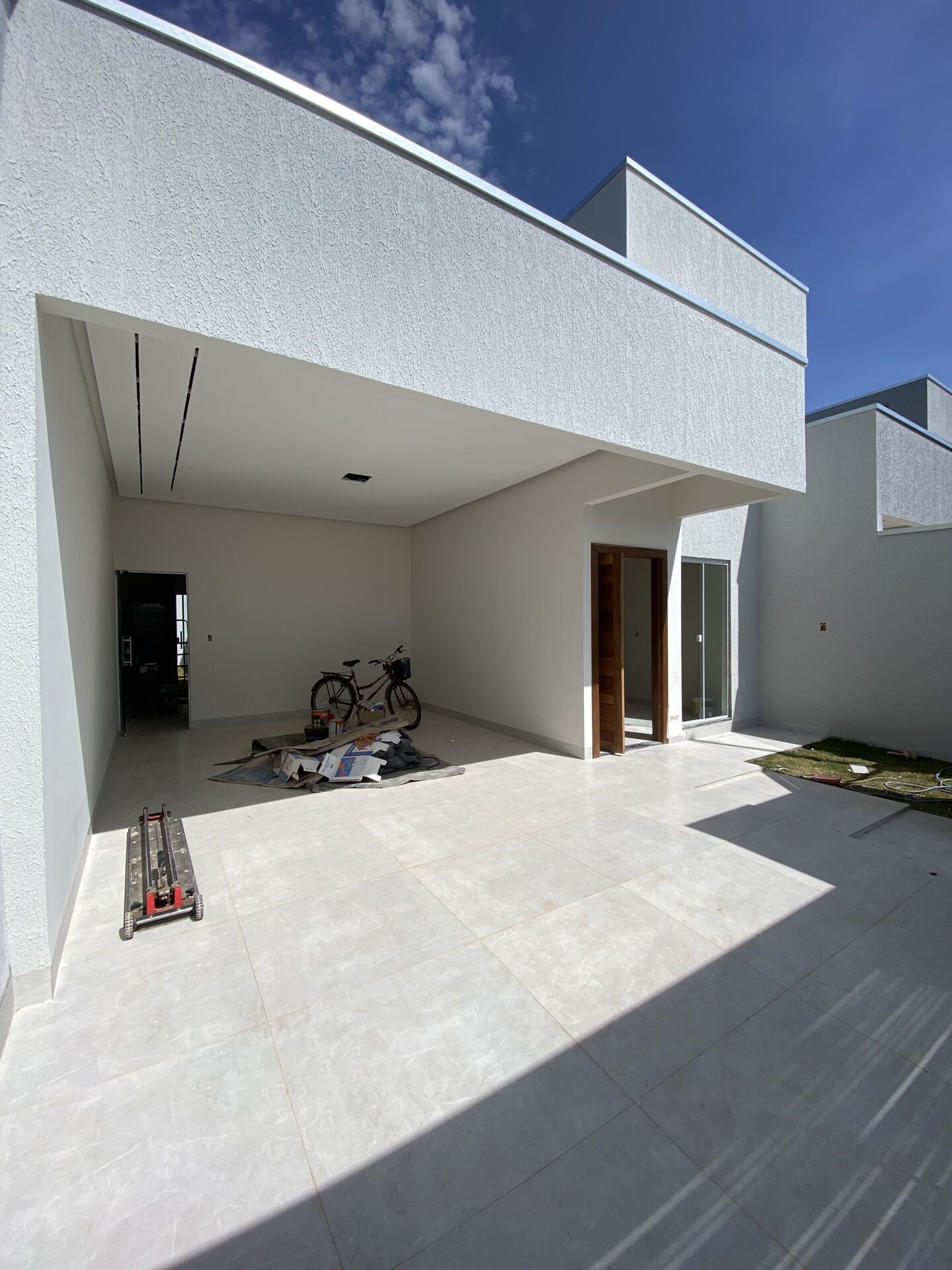 Casa à venda com 3 quartos, 100m² - Foto 1