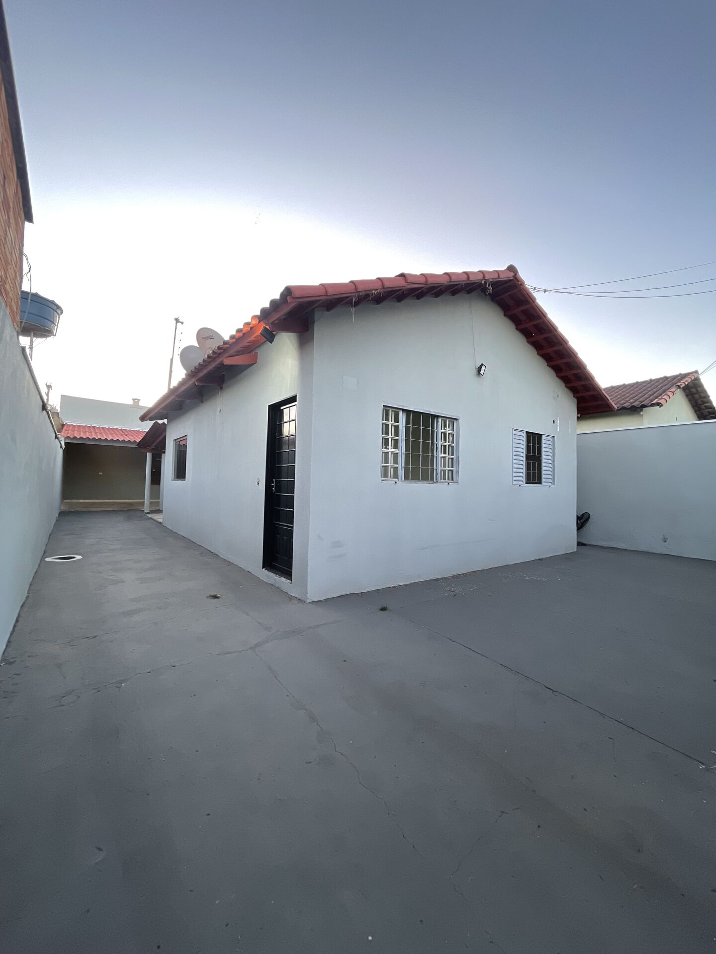 Casa à venda com 2 quartos, 110m² - Foto 1