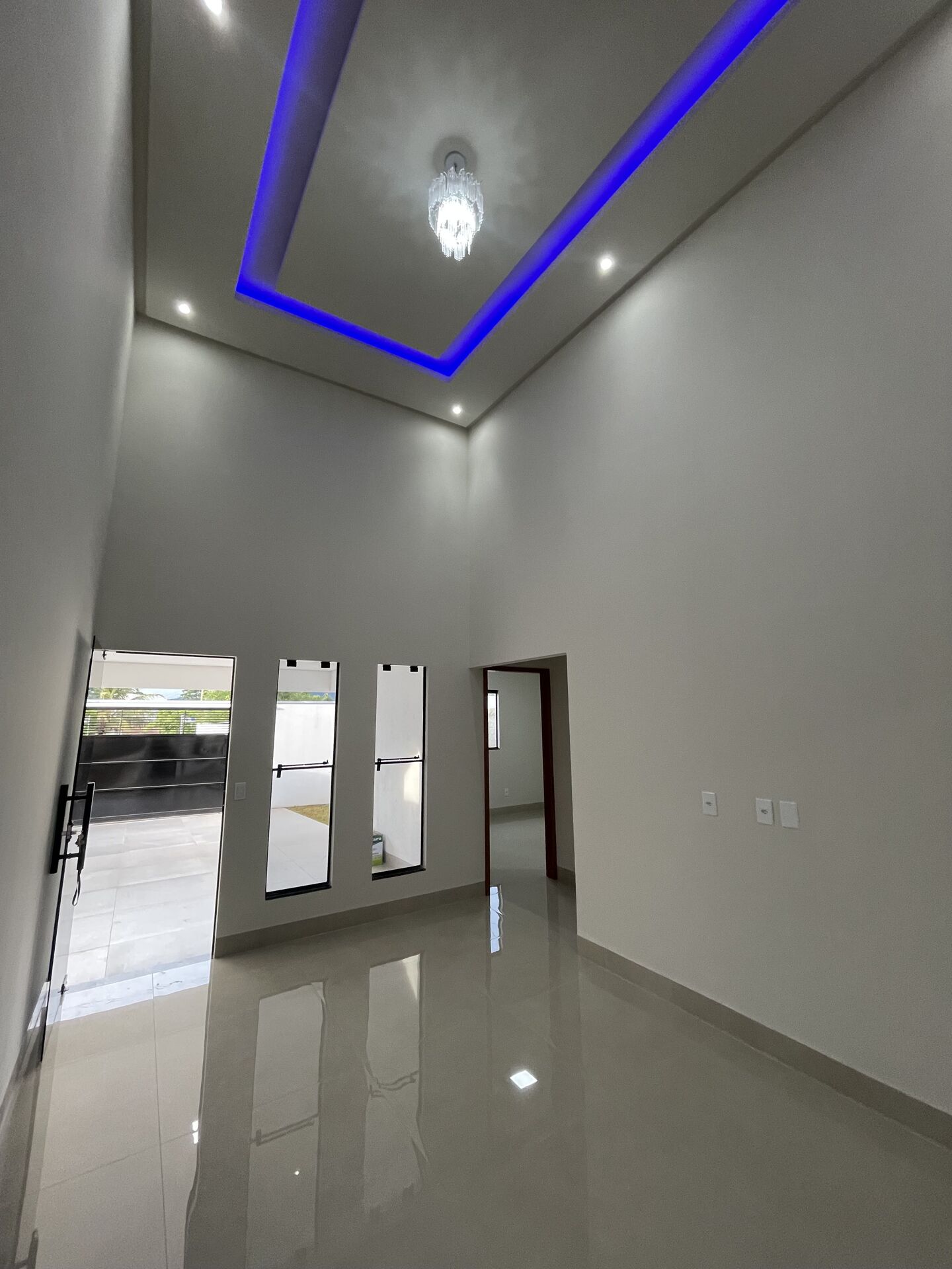 Casa à venda com 3 quartos, 100m² - Foto 4