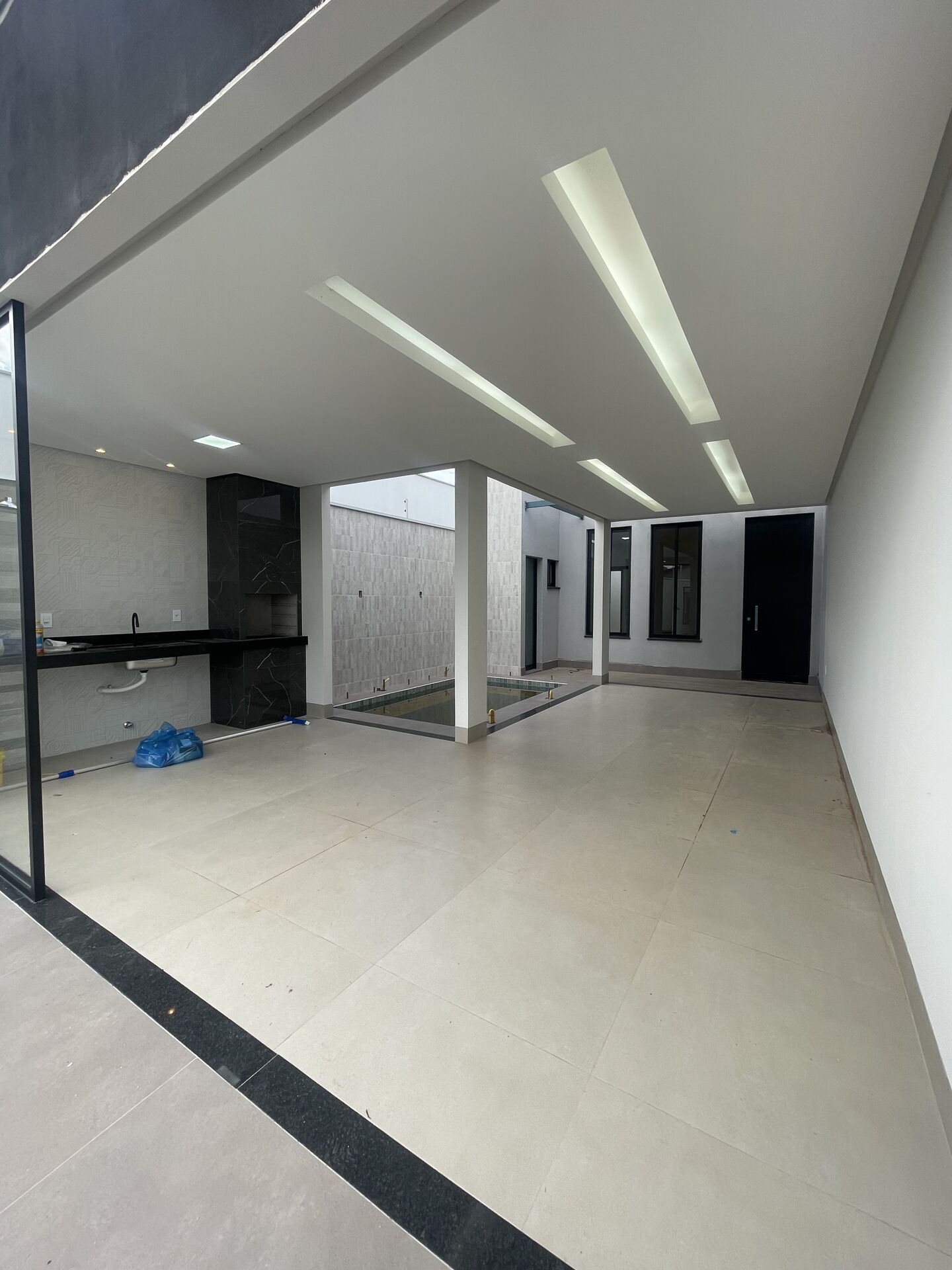 Casa à venda com 3 quartos, 117m² - Foto 1