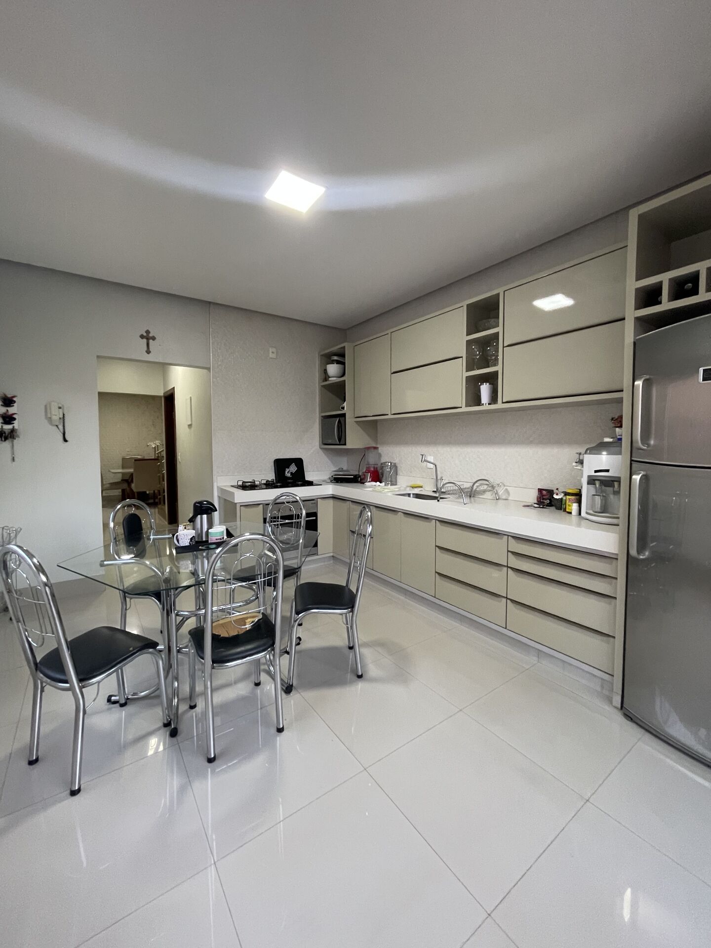 Casa à venda com 4 quartos, 217m² - Foto 2