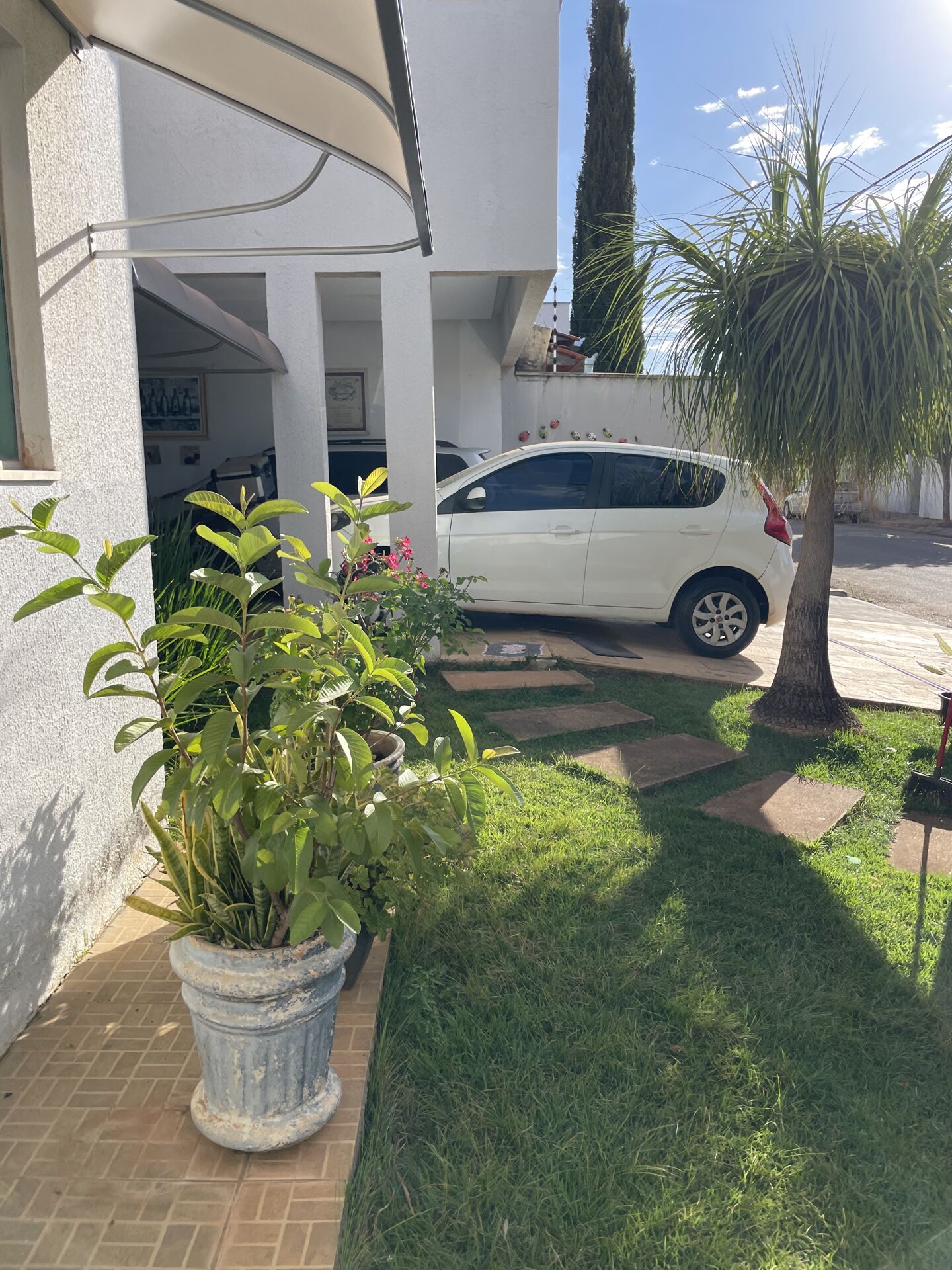 Casa à venda com 3 quartos, 203m² - Foto 1