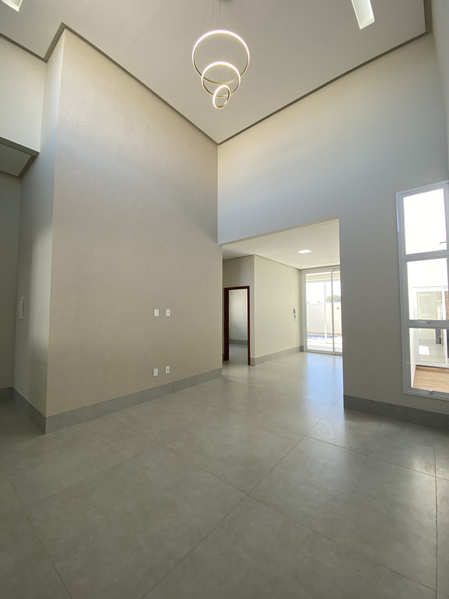 Casa à venda com 3 quartos, 176m² - Foto 2