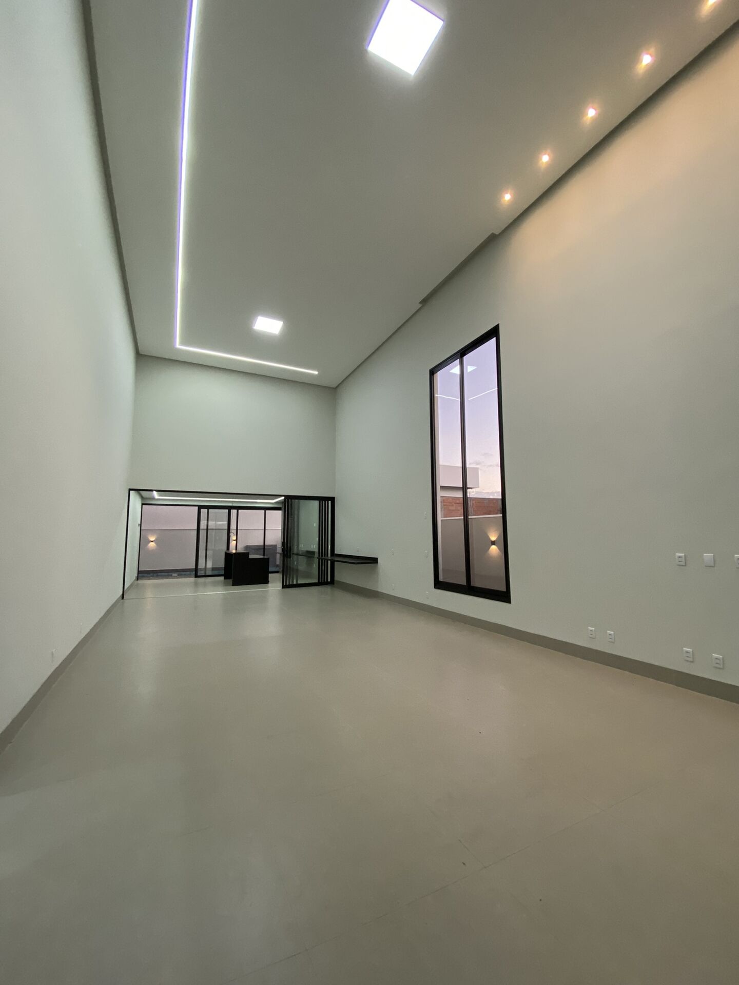 Casa de Condomínio à venda com 3 quartos, 301m² - Foto 3