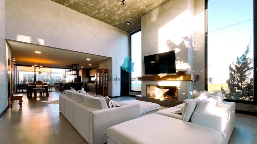 Casa à venda com 4 quartos, 221m² - Foto 4