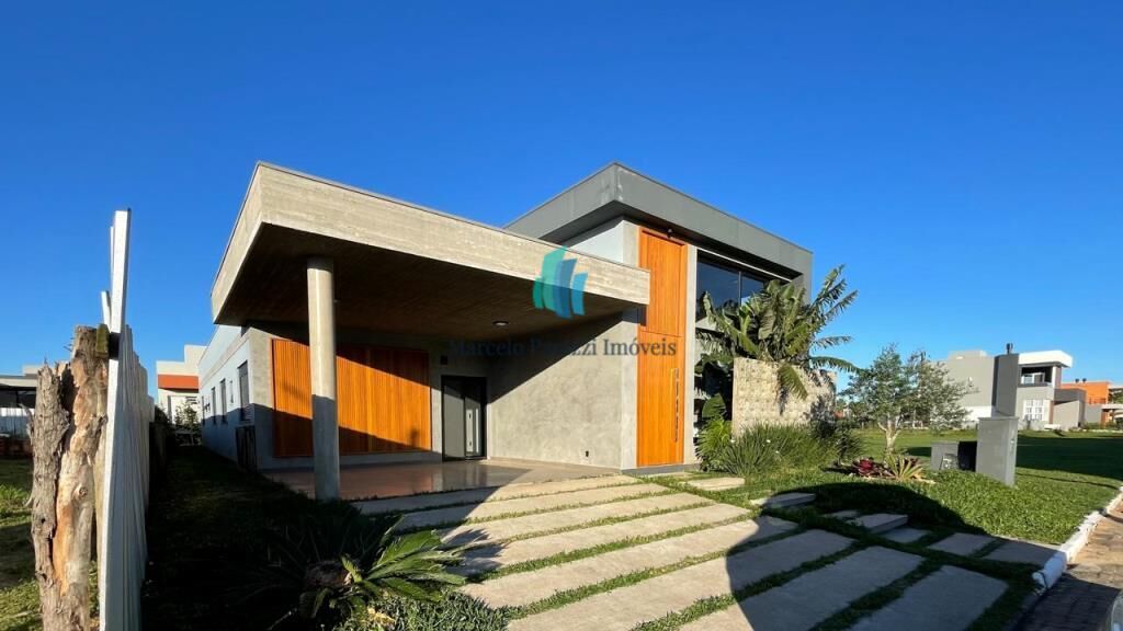 Casa à venda com 4 quartos, 221m² - Foto 2