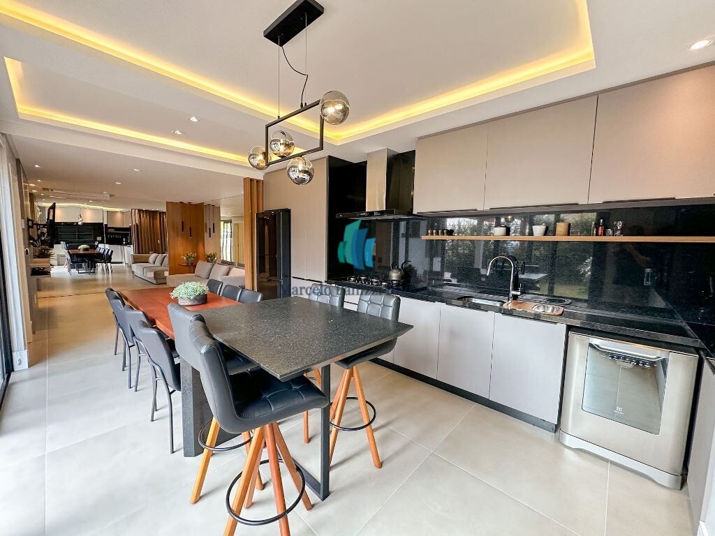 Casa à venda com 3 quartos, 296m² - Foto 26