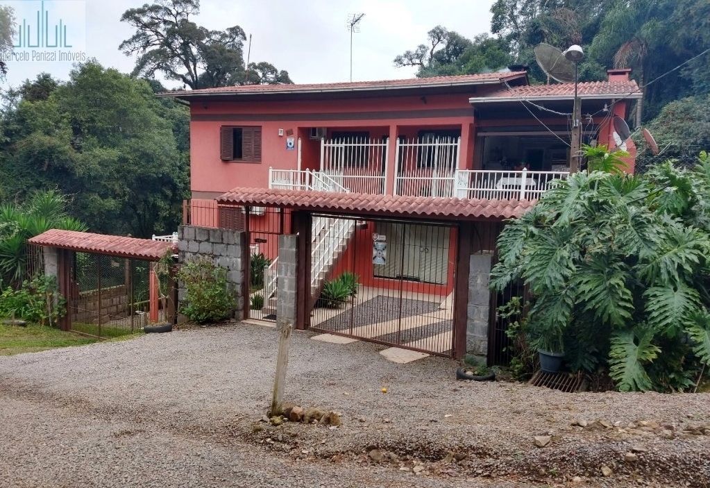 Casa à venda com 6 quartos, 300m² - Foto 1