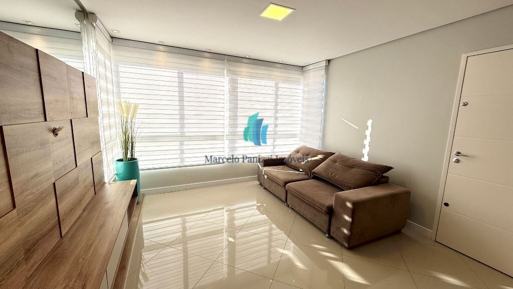 Apartamento à venda com 2 quartos, 70m² - Foto 2