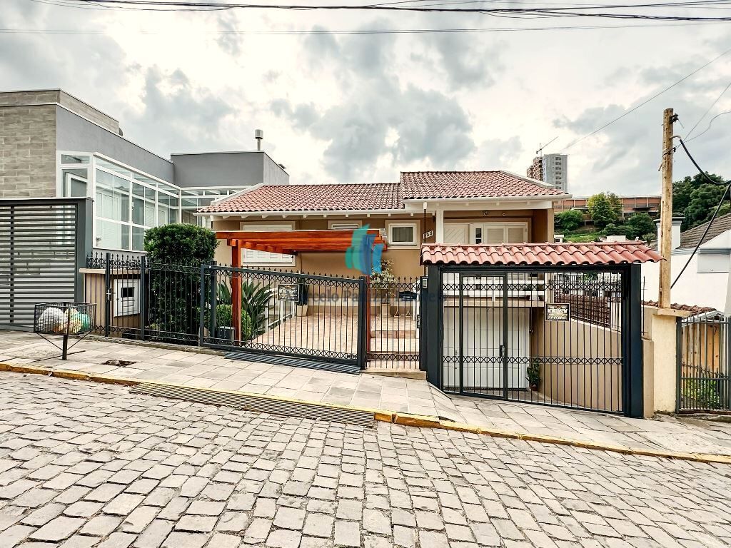 Casa, 3 quartos, 179 m² - Foto 1