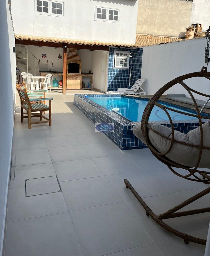 Casa à venda com 3 quartos, 187m² - Foto 1