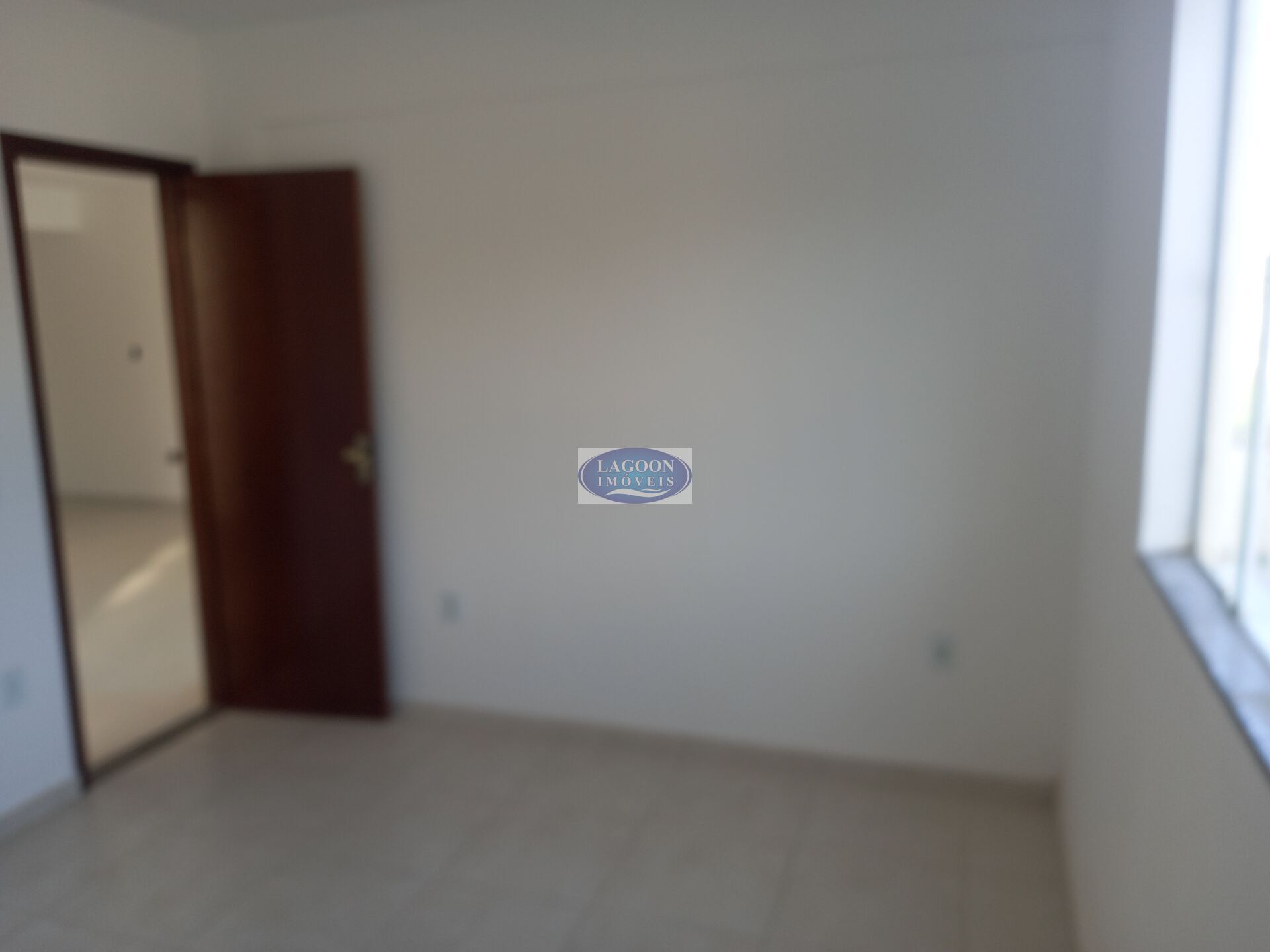 Apartamento à venda com 2 quartos, 75m² - Foto 11