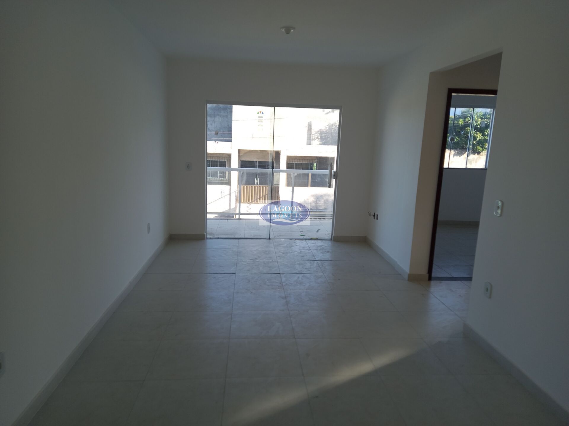 Apartamento à venda com 2 quartos, 75m² - Foto 2