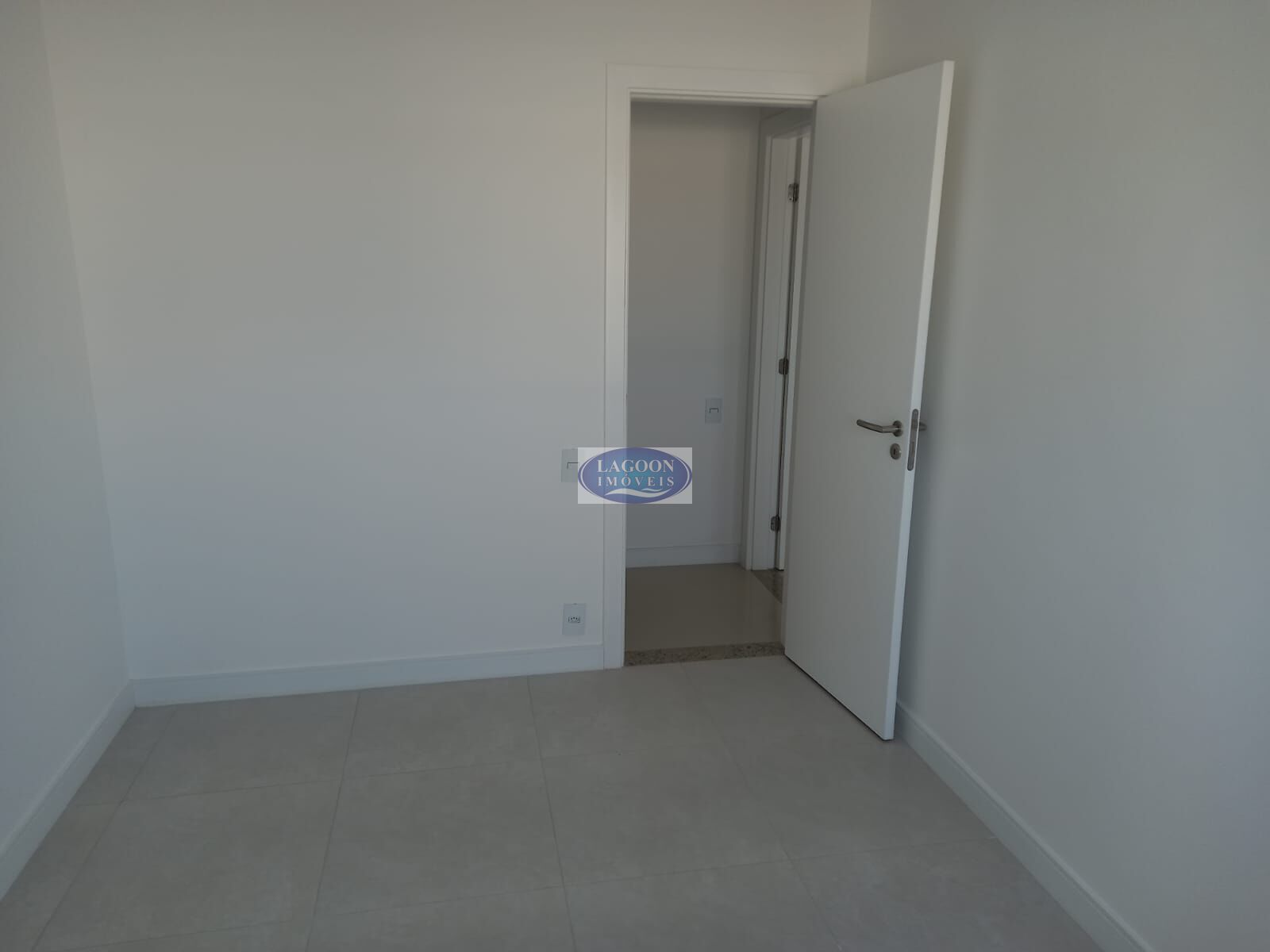 Apartamento à venda com 2 quartos, 70m² - Foto 19