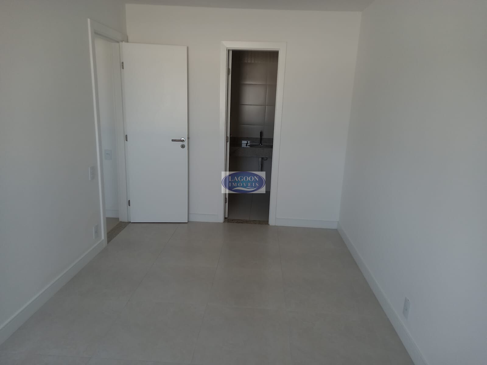 Apartamento à venda com 2 quartos, 70m² - Foto 13